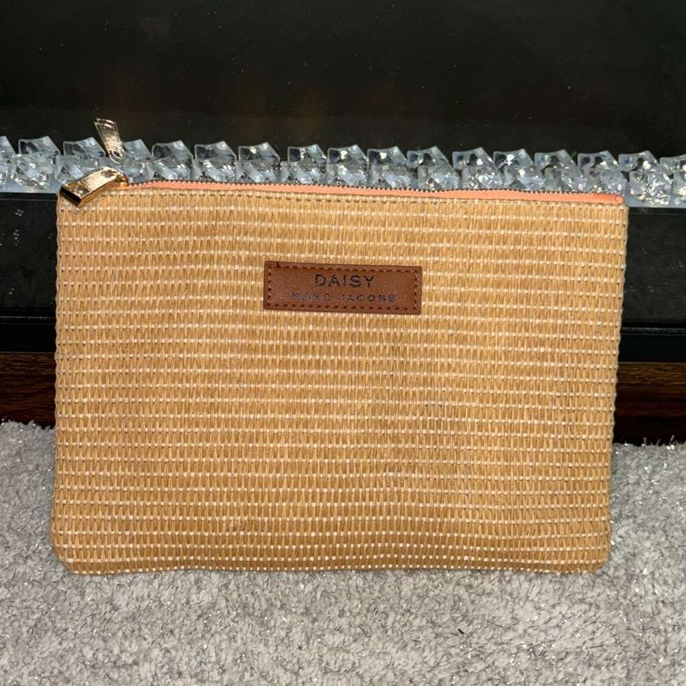 Daisy Marc Jacob’s makeup pouch!